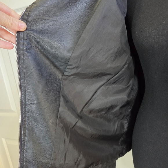 Cleo Womans Black Faux Leather Jacket Size Med - Picture 3 of 5